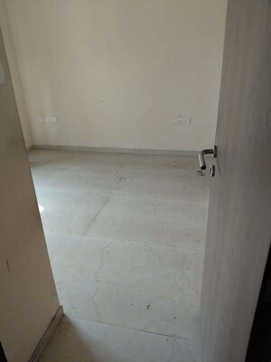 Room in 1.5 BHK Apartment at Dosti West County, Balkum Pada – for Sale