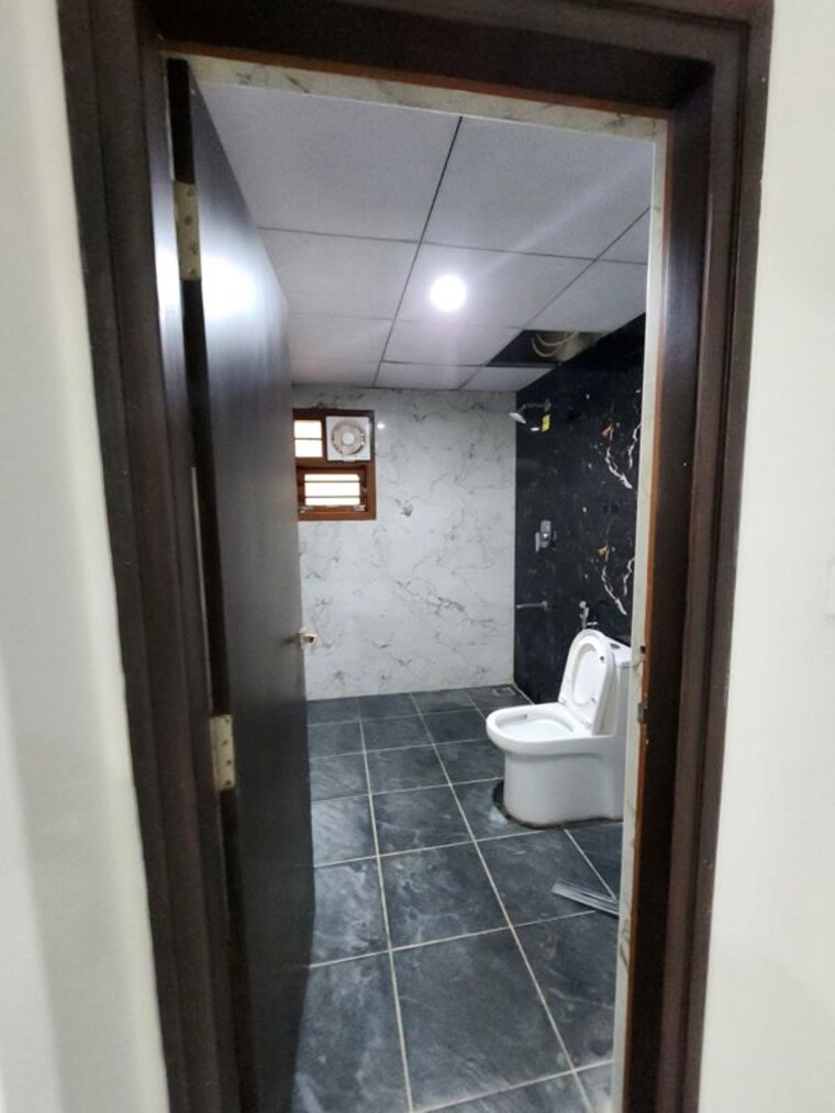 Bathroom, benson town 1 Bedroom 600 Sq.Ft. Builder Floor In Benson Town Bangalore 9853267