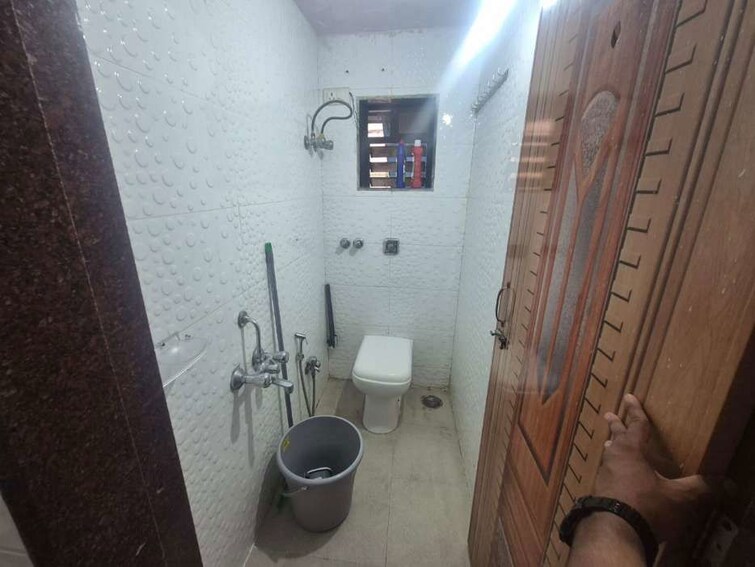 Bathroom, kandivali east Pg For Boys & Girls In Kandivali East 9853276