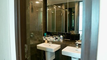 Bathroom in 4 BHK Apartment at Lodha The Park, Century Mills – for Sale
