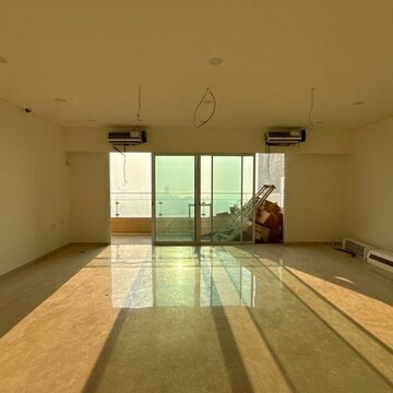 Room in 4 BHK Apartment at Lokhandwala Minerva Mahalaxmi, Arthur rd – for Sale