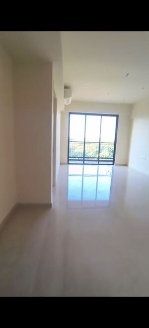 Room in 3 BHK Apartment at Lodha Sterling, Kolshet Road – for Rent
