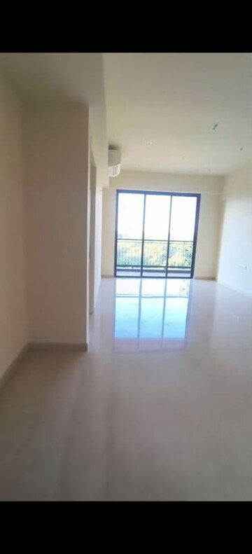 Room in 3 BHK Apartment at Lodha Sterling, Kolshet Road – for Rent