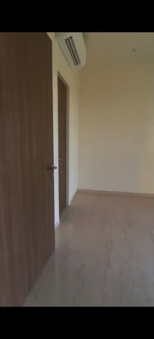 Room in 3 BHK Apartment at Lodha Sterling, Kolshet Road – for Rent