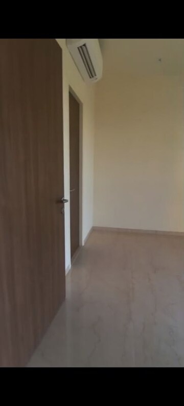 Room in 3 BHK Apartment at Lodha Sterling, Kolshet Road – for Rent