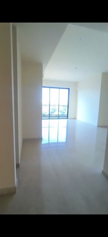 Room in 2 BHK Apartment at Lodha Sterling, Kolshet Road – for Rent