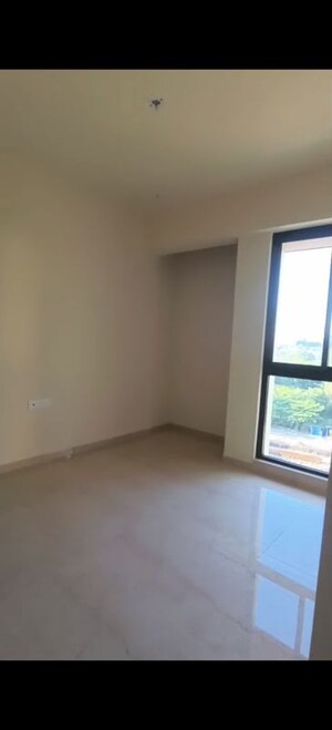 Room in 2 BHK Apartment at Lodha Sterling, Kolshet Road – for Rent