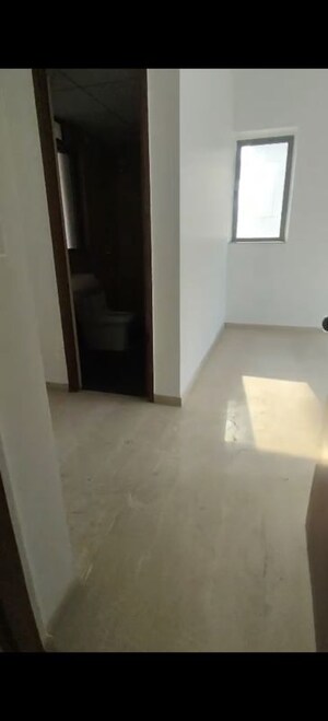 Room in 3 BHK Apartment at Kalpataru Immensa G, Kolshet Road – for Sale