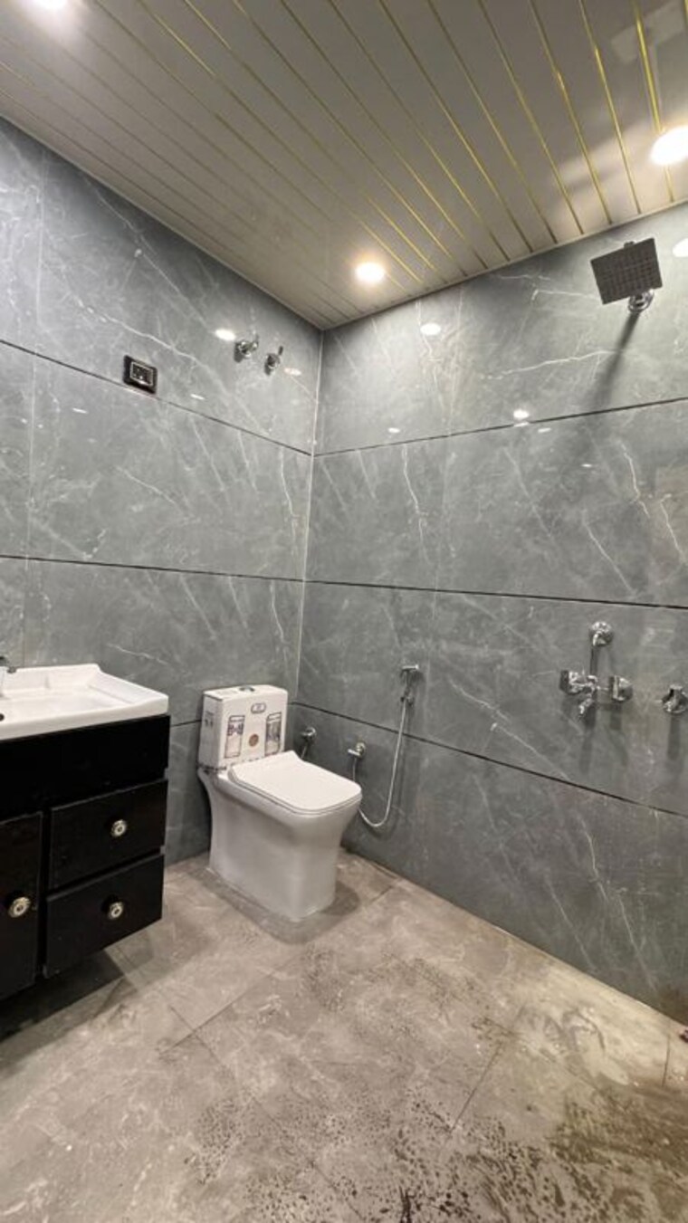 Bathroom, vasundhara-complex 2 Bedroom 100 Sq.Ft. Builder Floor In Vasundhara Sector 16 Ghaziabad 9853337