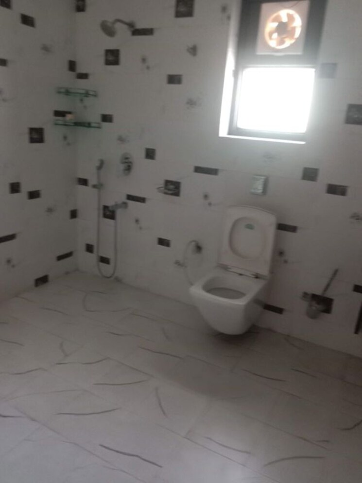 Bathroom, pir machalla 3 Bedroom 1500 Sq.Ft. Builder Floor In Pir Machalla Zirakpur 9853344