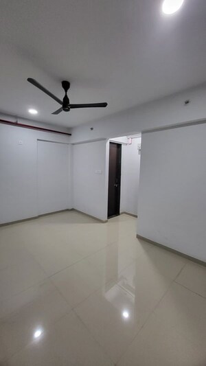 Room in 1 BHK Apartment at Highland Pearl, Thane West – for Rent