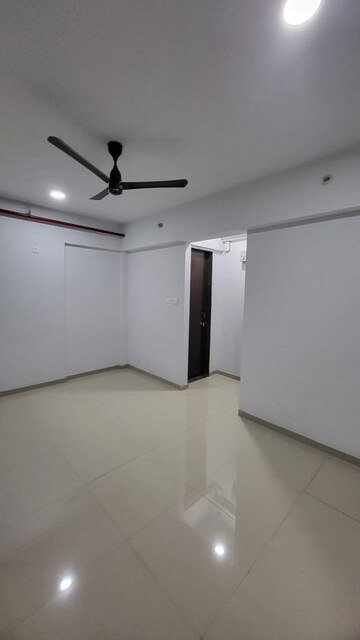 Room in 1 BHK Apartment at Highland Pearl, Thane West – for Rent