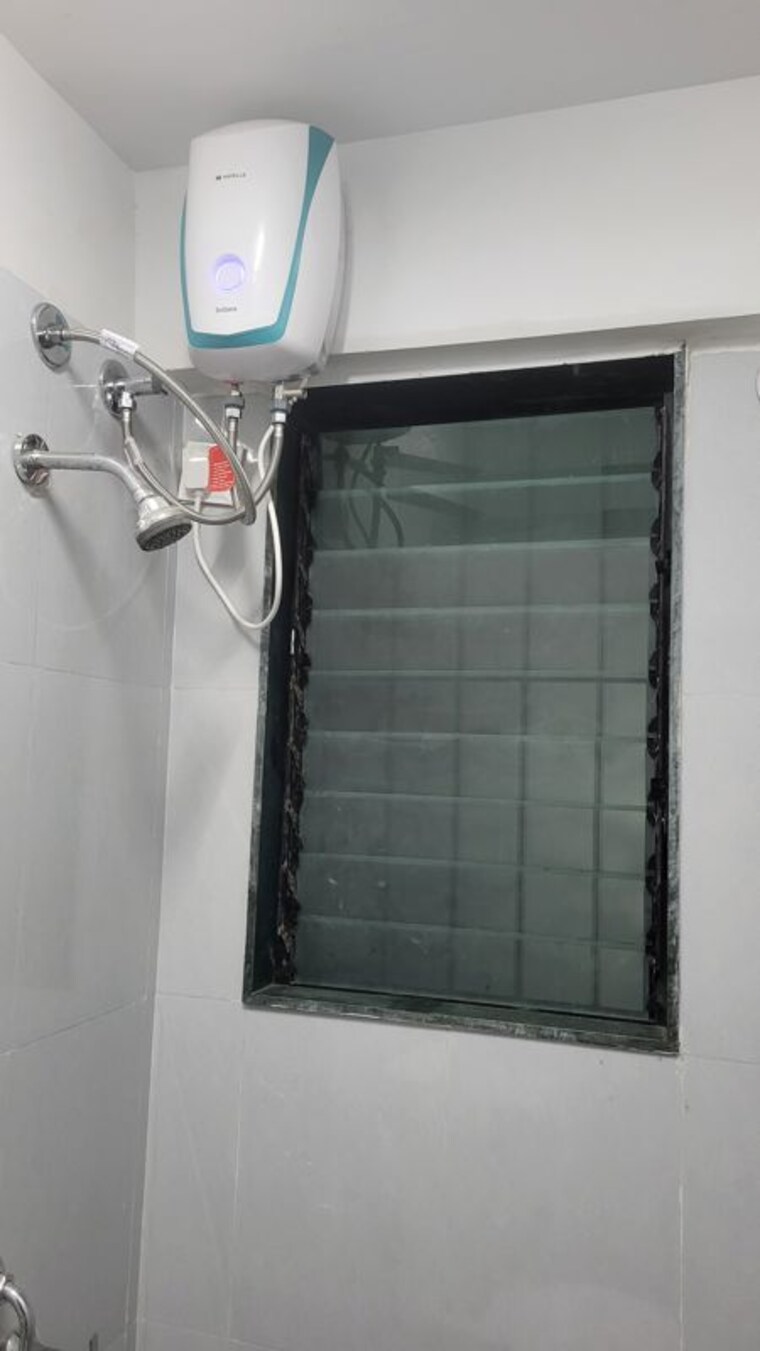 Bathroom, highland-pearl 1 Bedroom 450 Sq.Ft. Apartment In Thane West Thane 9853347