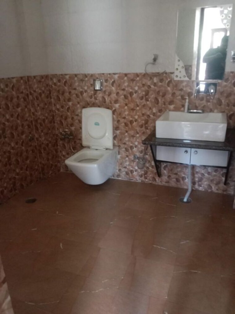 Attached Bathroom, pir machalla 3 Bedroom 2250 Sq.Ft. Apartment In Pir Machalla Zirakpur 9853348