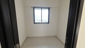 Room in 2.5 BHK Apartment at Runwal Sanctuary, Mulund West – for Rent