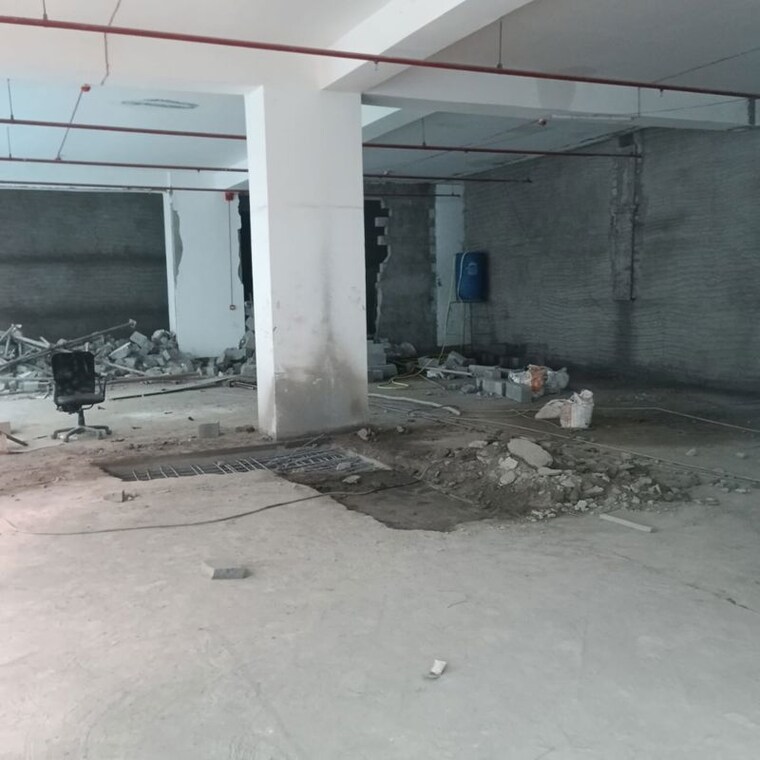  Parking, nd-palai-towers Commercial Showroom 7000 Sq.Ft. In Goregaon West Mumbai 9853360