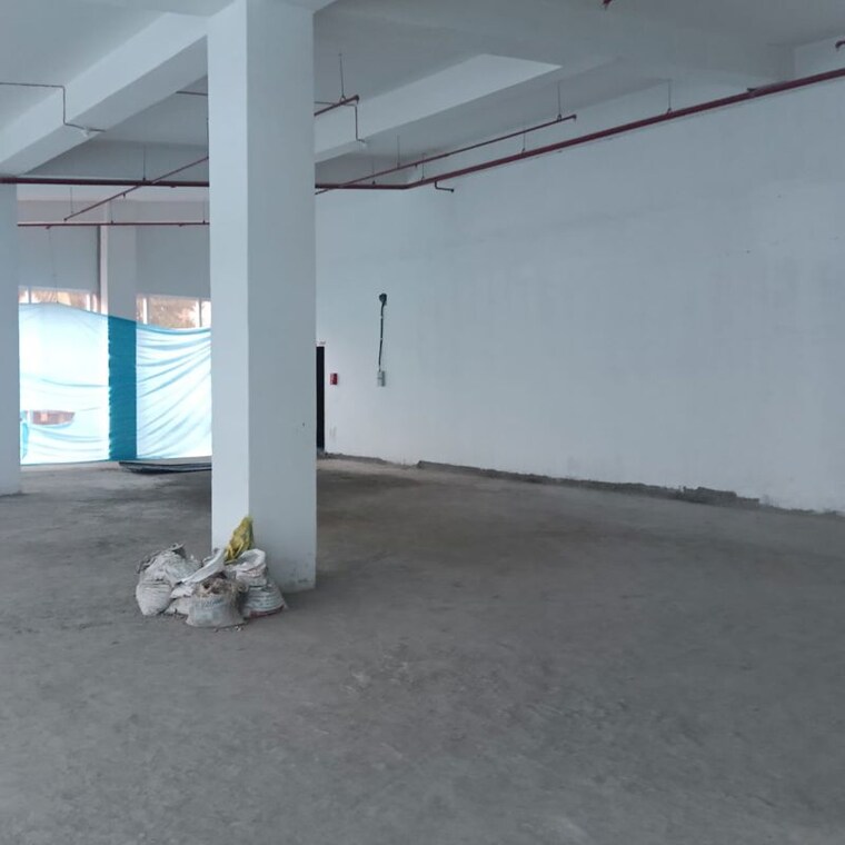 Room, nd-palai-towers Commercial Showroom 7000 Sq.Ft. In Goregaon West Mumbai 9853360