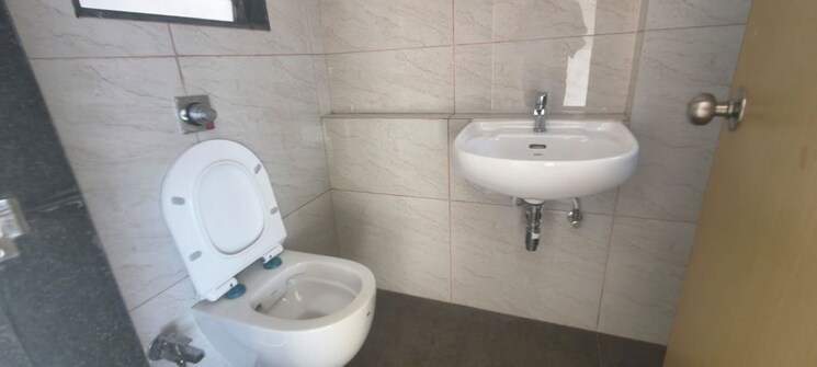 Bathroom, chandak-34-park-estate 3 Bedroom 820 Sq.Ft. Apartment In Goregaon West Mumbai 9853367