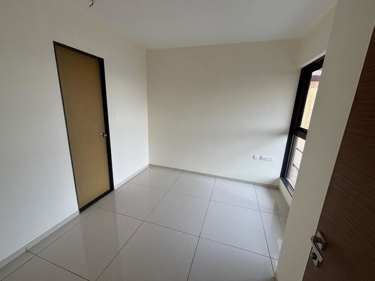 Room, goregaon west 2.5 Bedroom 788 Sq.Ft. Apartment In Goregaon West Mumbai 9853370