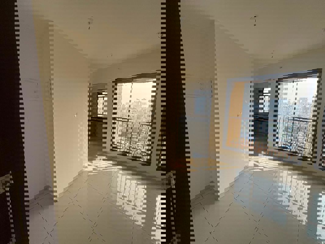 2.5 BHK Apartment For Sale in Goregaon West