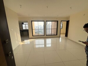 Room in 2.5 BHK Apartment at Goregaon West – for Sale
