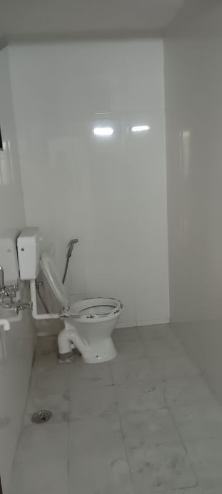Bathroom, rambaug 2 Bedroom 950 Sq.Ft. Apartment In Rambaug Thane 9853378