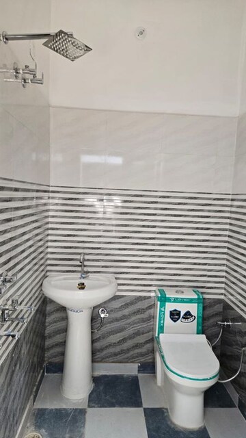 Bathroom in 4 BHK Independent House at Modipuram – for Sale