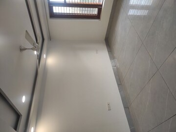 Balcony in 3 BHK Builder Floor at Sector 38 – for Rent