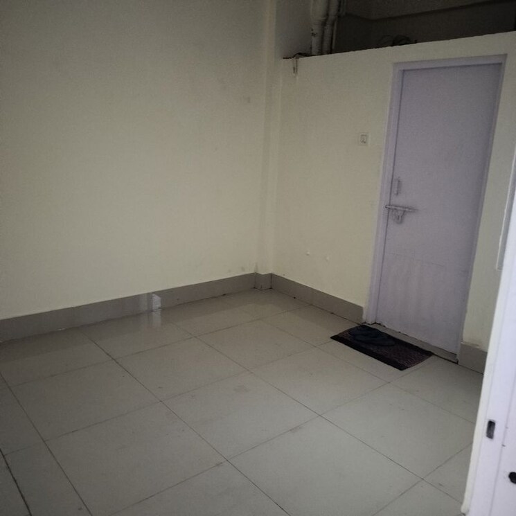 Room, mp nagar Commercial Office Space 850 Sq.Ft. In Mp Nagar Bhopal 9853405