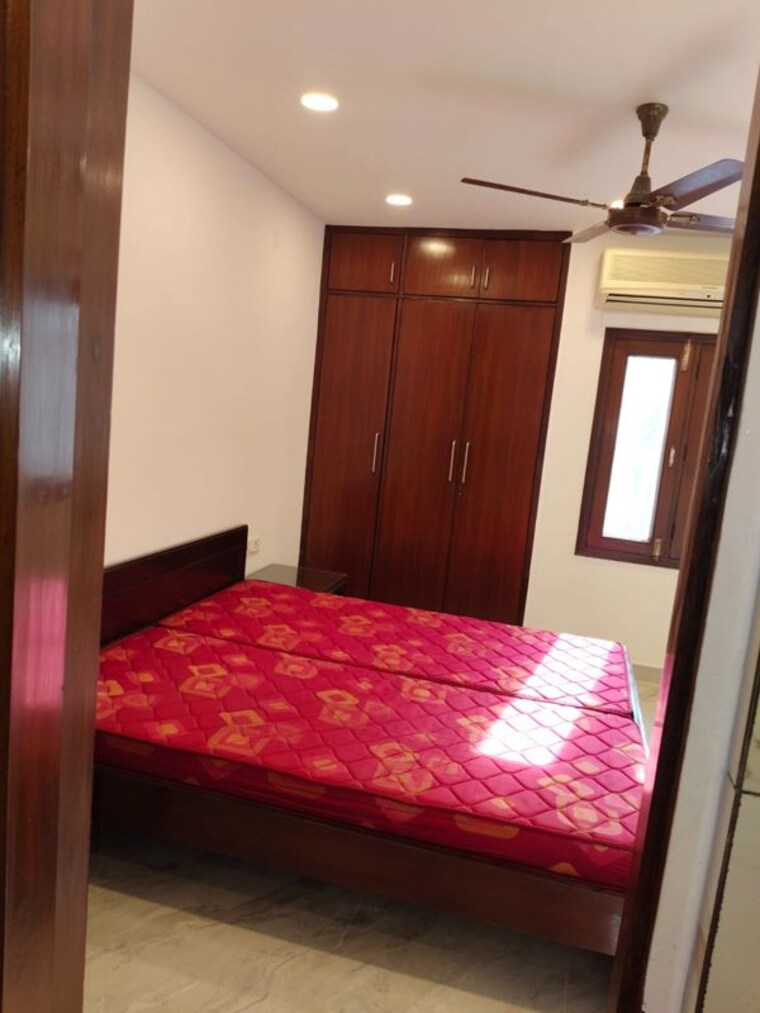 Bedroom, hauz khas 1 Bedroom 200 Sq.Yd. Apartment In Hauz Khas Delhi 9853411