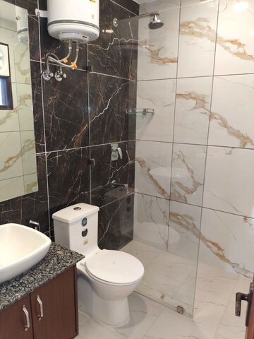 Bathroom in 1 BHK Apartment at Hauz Khas – for Rent