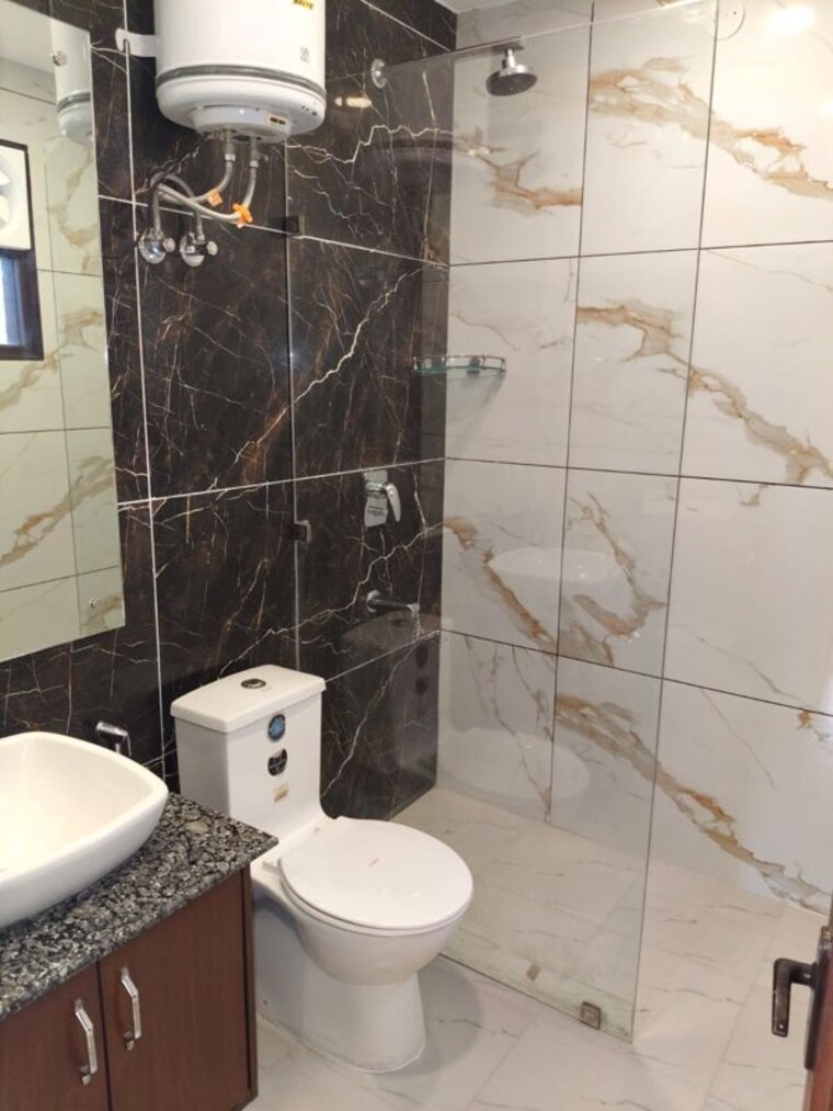 Bathroom, hauz khas 1 Bedroom 200 Sq.Yd. Apartment In Hauz Khas Delhi 9853411