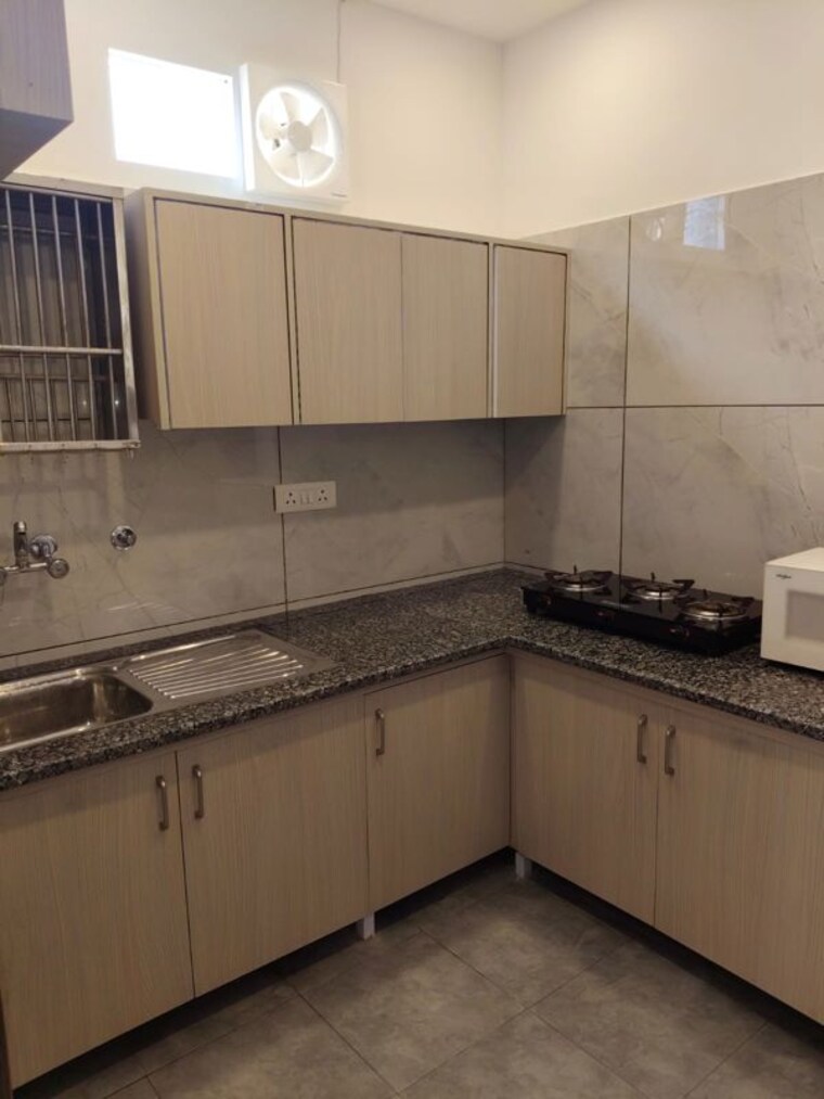 Kitchen, hauz khas 1 Bedroom 200 Sq.Yd. Apartment In Hauz Khas Delhi 9853411
