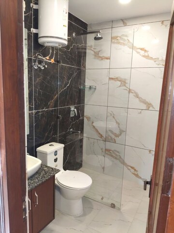 Bathroom in 1 BHK Apartment at Hauz Khas – for Rent