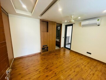 Room in 3.5 BHK Apartment at Emaar Emerald Floors Premier, Sector 65 – for Rent