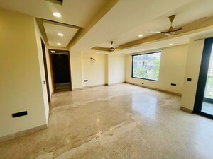 Room in 3.5 BHK Apartment at Emaar Emerald Floors Premier, Sector 65 – for Rent