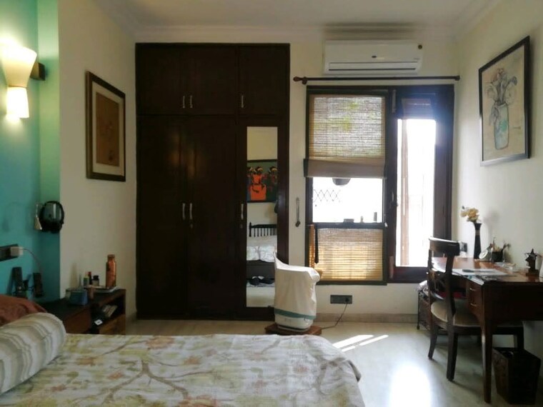 Living Room, defence colony 3 Bedroom 217 Sq.Yd. Apartment In Defence Colony Delhi 9853416