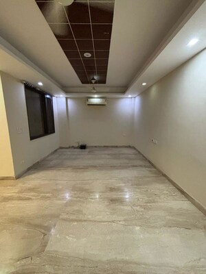 Room in 4 BHK Builder Floor at Saket – for Rent