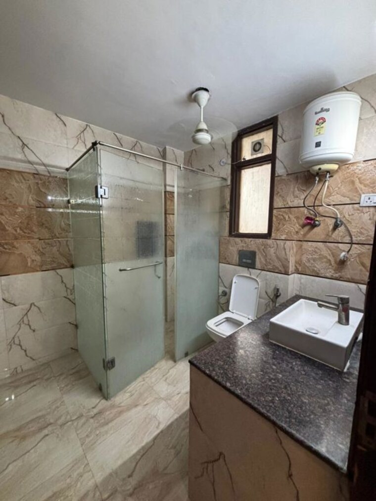 Bathroom, saket 4 Bedroom 300 Sq.Yd. Builder Floor In Saket Delhi 9853423