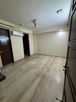Room in 4 BHK Builder Floor at Saket – for Rent