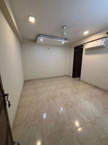 Room in 4 BHK Builder Floor at Saket – for Rent