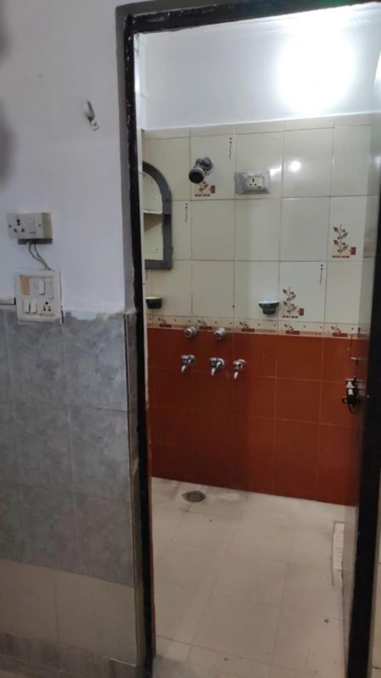 Bathroom, rwa-apartments-sector-20 2 Bedroom 850 Sq.Ft. Builder Floor In Sector 20 Noida 9853425