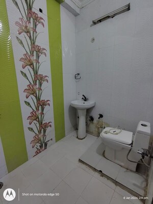 Bathroom in 2 BHK Builder Floor at Tulip Mall, Sector 46 – for Rent