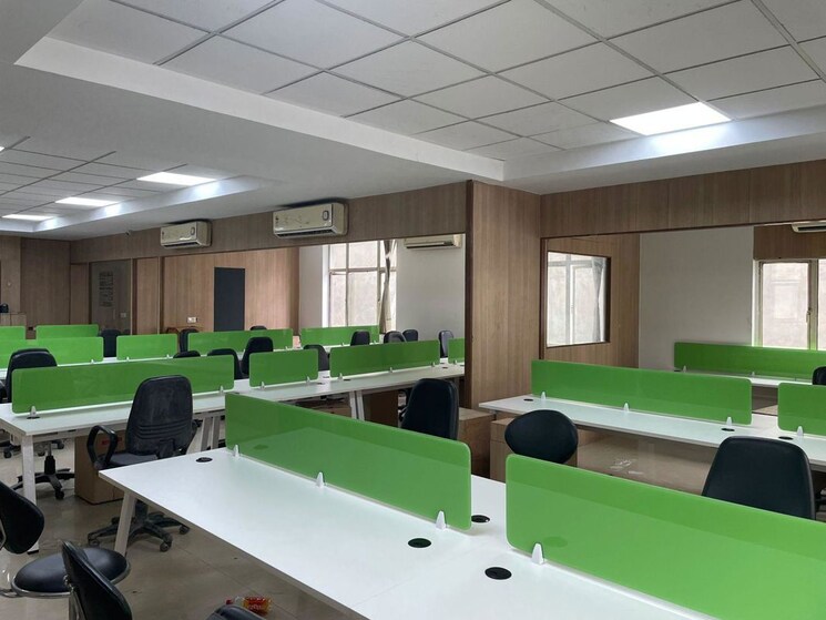 Team Area, ithums-62 Commercial Office Space in IT/SEZ 2200 Sq.Ft. In Sector 62 Noida 9853434