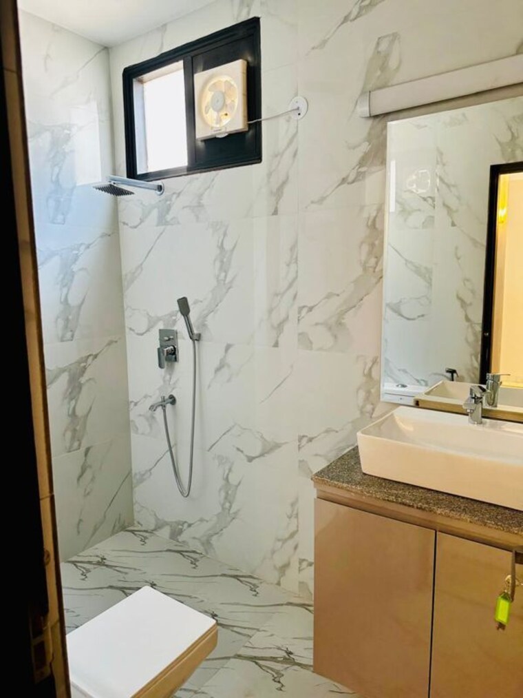 Bathroom, greater kailash i 3 Bedroom 208 Sq.Yd. Builder Floor In Greater Kailash I Delhi 9853437