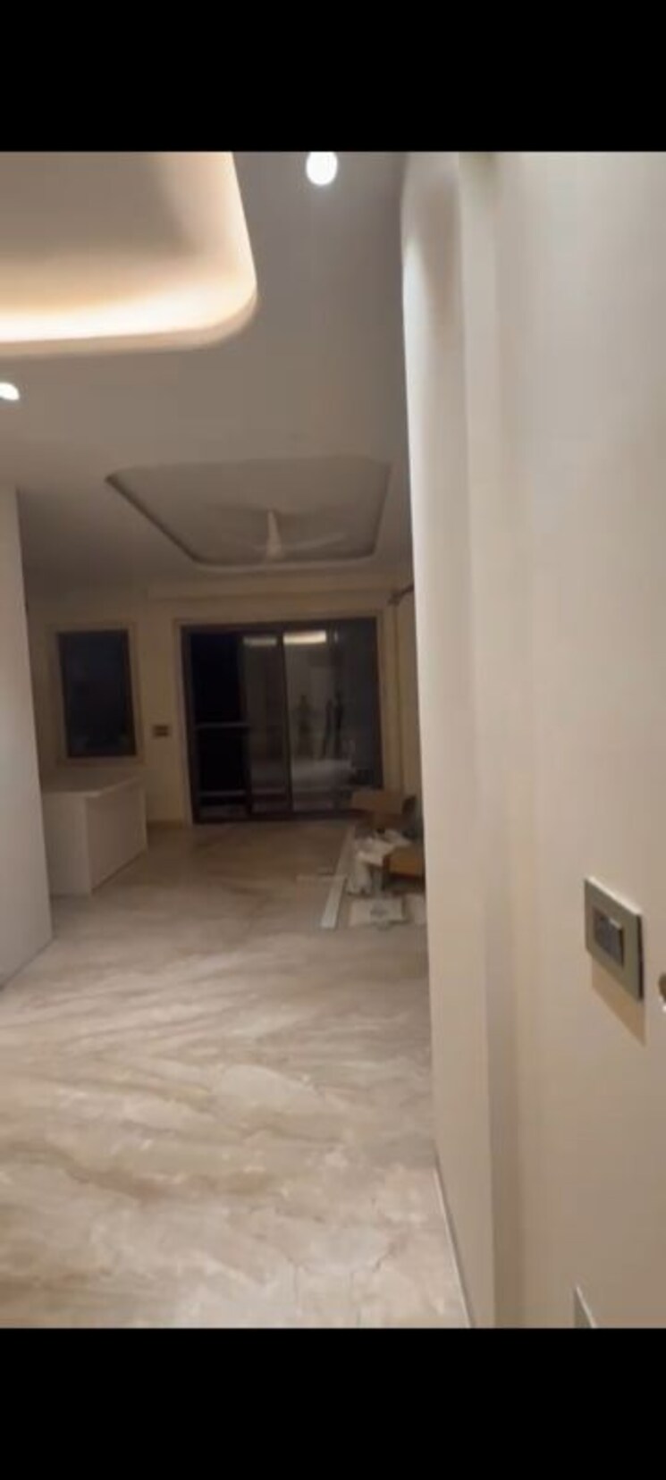 Room, greater kailash ii 3 Bedroom 200 Sq.Yd. Builder Floor In Greater Kailash ii Delhi 9853448