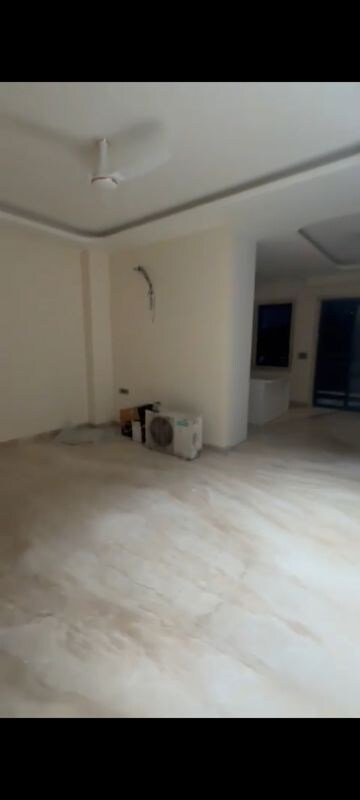 Room in 3 BHK Builder Floor at Greater Kailash ii – for Rent