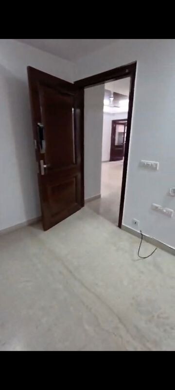 Room in 4 BHK Builder Floor at Nehru Enclave – for Rent