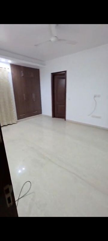 Room in 4 BHK Builder Floor at Nehru Enclave – for Rent