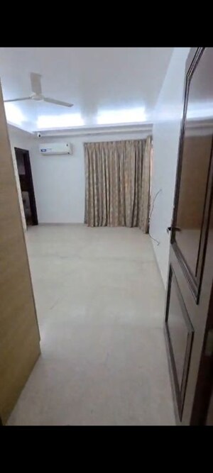 Room in 4 BHK Builder Floor at Nehru Enclave – for Sale